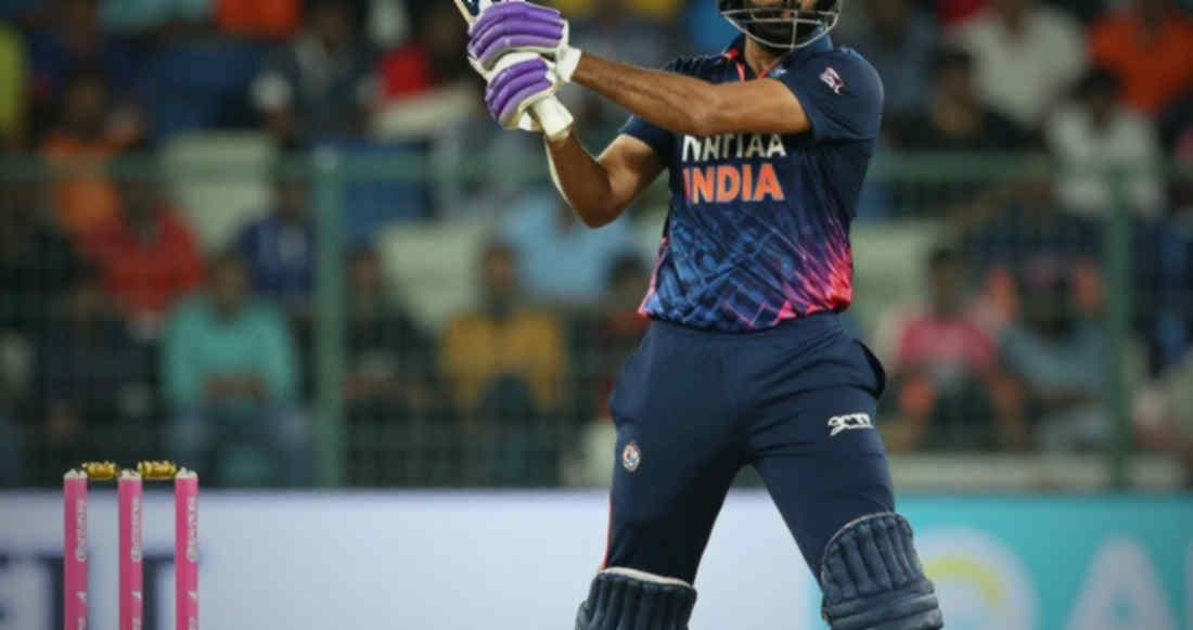 ২০টি অব্যবহৃত বল আর ৯ রানের ফাঁক: লাহোরে ইংল্যান্ডের ২৪১ আসলে যা বলে