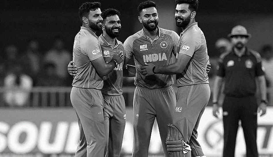 ছায়া থেকে আলোয়: ব্যাটস-পরবর্তী যুগে প্লিমারের ৮৫* আর নিউজিল্যান্ডের পুনর্গঠনের হিসাব