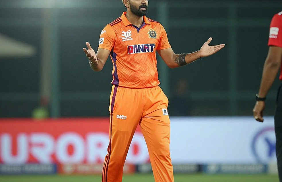 ফাঁকা গ্যালারির নাড়ি: রাজশাহীর প্রথম-শ্রেণির ম্যাচে টেম্পো কোথায় বদলায় ফাঁকা গ্যালারির নাড়ি: রাজশাহীর প্রথম-শ্রেণির ম্যাচে টেম্পো কোথায় বদলায়