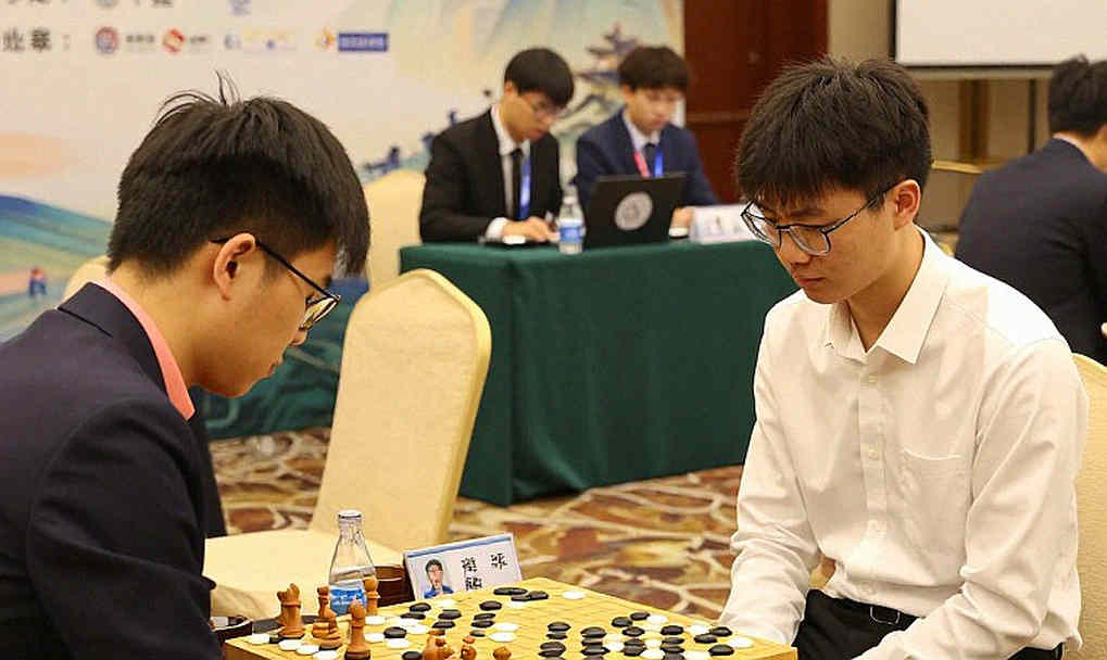 Bent Larsen in the Headline, Zero in the Manifest: The Ledger of ChessBase Magazine #225