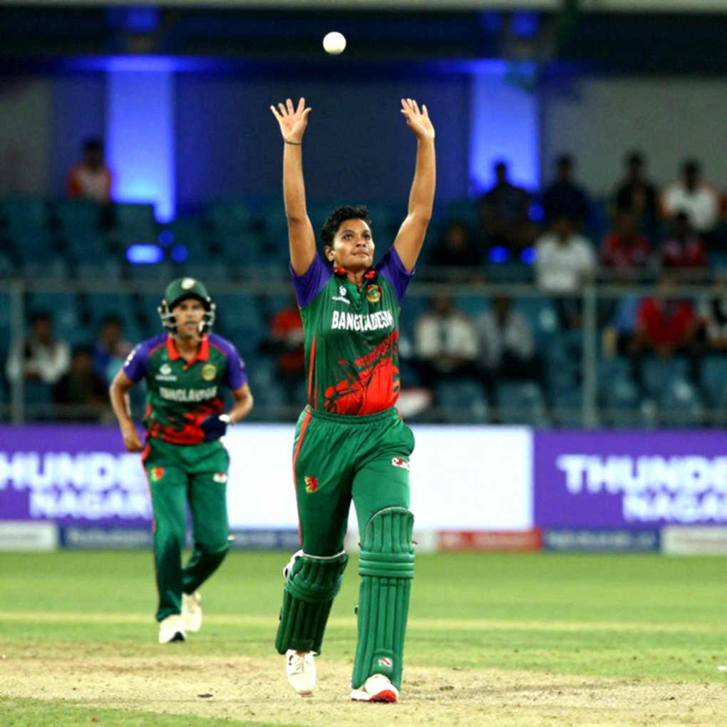 শাদাবের অলৌকিক সেঞ্চুরিতে ইংল্যান্ডকে হারিয়ে পাকিস্তানের এক উইকেটের নাটকীয় জয়