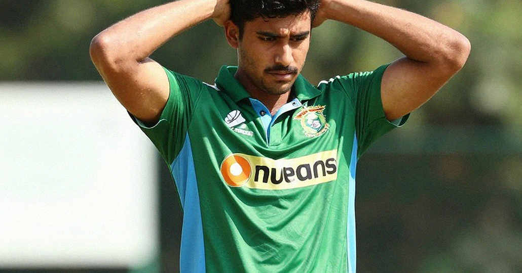 ৩০তম ওভারের শেষ বল, একটা স্পাইক, আর দুই রকম শব্দ ৩০তম ওভারের শেষ বল, একটা স্পাইক, আর দুই রকম শব্দ