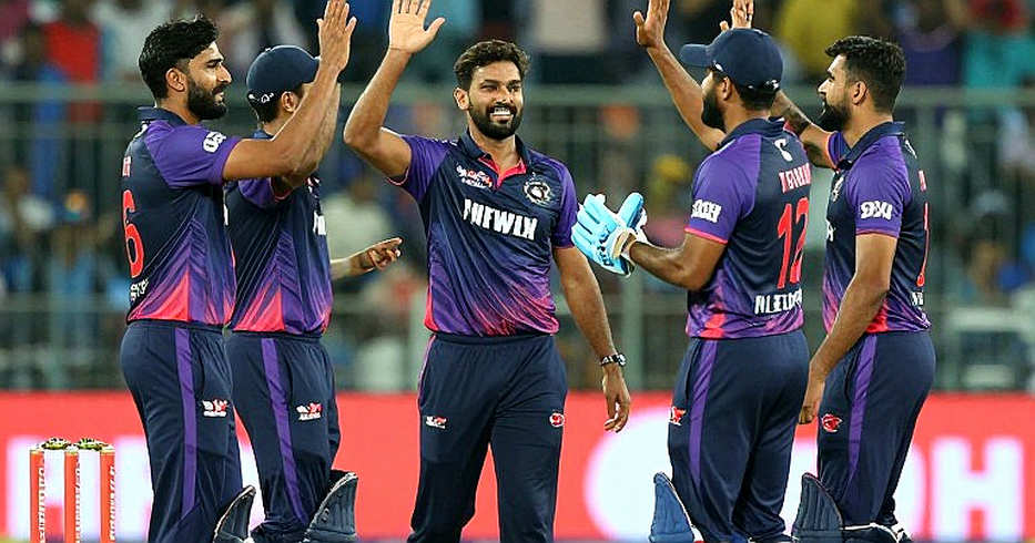 ডেথ ওভারের লেজার: এশিয়ার পেসারদের আসল বোঝাটা কোথায় লুকিয়ে থাকে