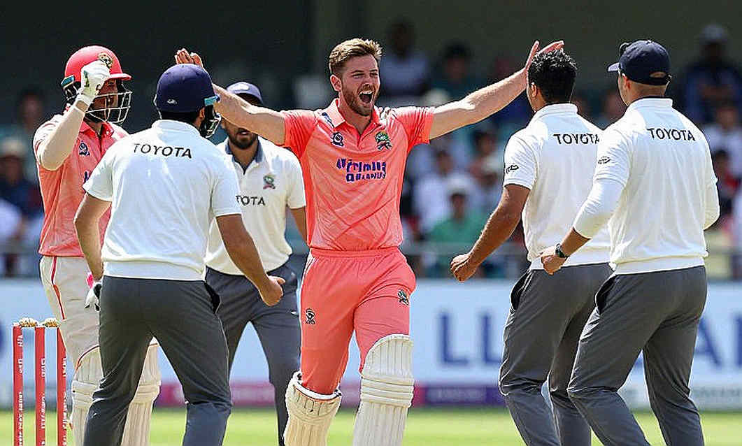 ৪৩০ তাড়া করে এক বলে জয়: রাওয়ালপিন্ডির রেকর্ডটা যেখানে নিয়ম ভাঙে, ভাগ্য নয়