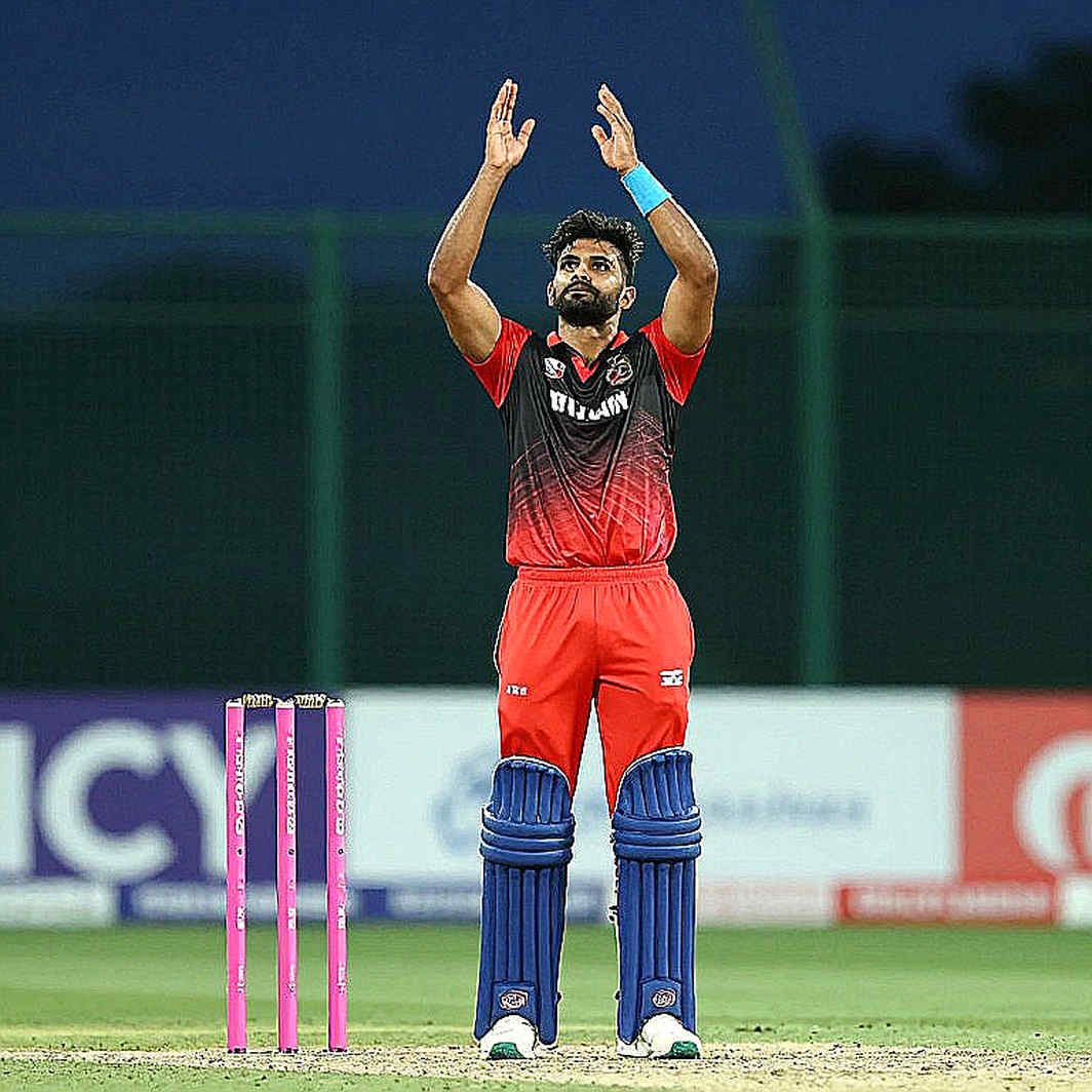 পাকিস্তানের দুই সাদা-বলের অধিনায়ক: যে একটি শব্দ সবচেয়ে বেশি বলে দেয় পাকিস্তানের দুই সাদা-বলের অধিনায়ক: যে একটি শব্দ সবচেয়ে বেশি বলে দেয়