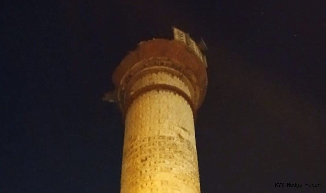 İzmir'deki depremde bir caminin minaresi yıkıldı - Gündem - KYS Medya Haber  - Doğru Haberin Adresi