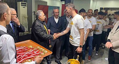 Talasgücü Belediyespor şampiyonluğu kutladı