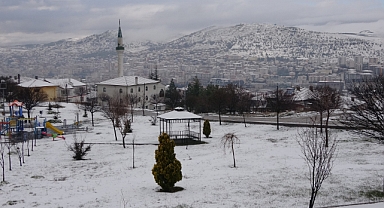 Yozgat’ta Nisan ayında kar etkili oldu
