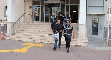 'Hırsızlık' suçundan aranan 2 kişi yakalandı