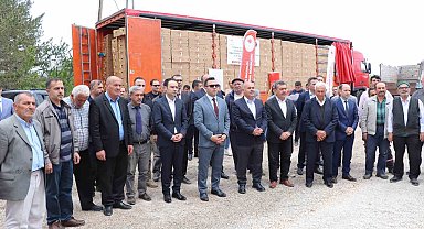 Akıncılar'da 220 bin domates fidesi dağıtıldı