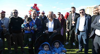 Bakan Akar ile Başkan Büyükkılıç, işçi ve aileleriyle konserde bir araya geldi