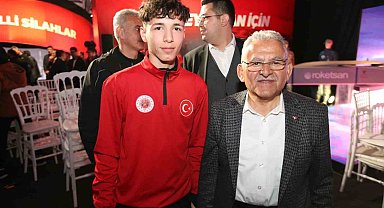 Bakan Akar ile gençlerle buluşan Başkan Büyükkılıç'tan anlamlı şiir