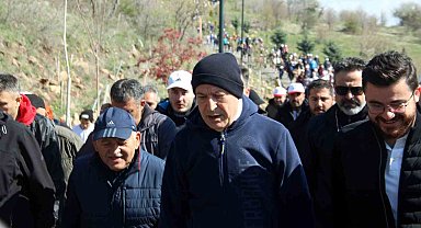 Bakan Akar: "40 yıldır milletimizin başına musallat olan beladan asil milletimizi kurtaracağız"