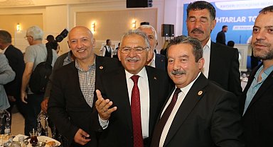 Bakan Akar ve Başkan Büyükkılıç muhtarlarla görüştü