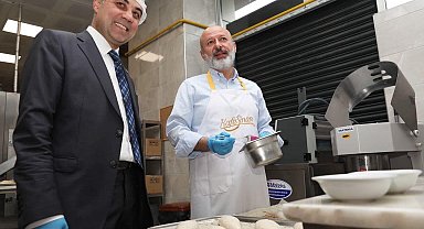 Başkan Çolakbayrakdar, glütensiz yağlama ve ekmek pişirdi