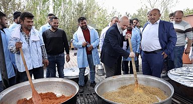 Başkan Çolakbayrakdar, şükür sofrasında vatandaşlarla birlikte