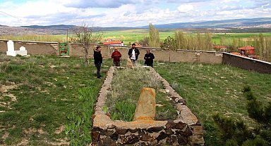 Bu mezarı görenler gözlerine inanamıyor, rivayetler ise dikkat çekiyor