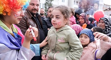 Çocuklar şenlikte gönüllerince eğlendi