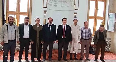 Develi'de cuma namazını öğrenciler kıldırdı