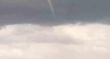 Görüntüledikleri hortumu yorumlayan iki arkadaş izleyenleri gülümsetti