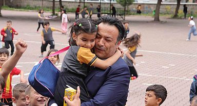 Kayseri'de eğitim camiasından depremzedeler için 100 konteyner