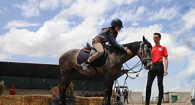 Kayserililer Büyükşehir'in "atlı tur" hizmetini çok sevdi