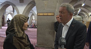 Malatyalı depremzede Bakan Akar'dan "sosyal medyadaki söylemlere" karşı yardım istedi