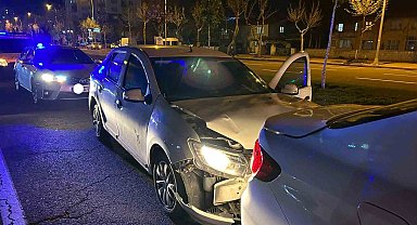 Polisin 'dur' ihtarına uymayan ehliyetsiz sürücü kazaya karıştı