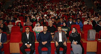 "Sönmeyen Ateş" sahnelendi