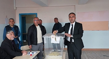 Sarız Belediye Başkanı Bayrak Oyunu Kullandı: Rabbim Bu Ülkeyi Bölmek İsteyenlere Fırsat Vermesin