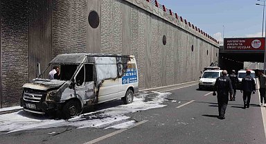 Seyir halindeki kamyonet cayır cayır yandı