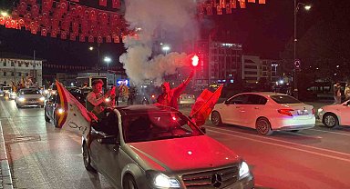 Sivas'ta Galatasaraylı taraftarlar şampiyonluğun keyfini çıkardı