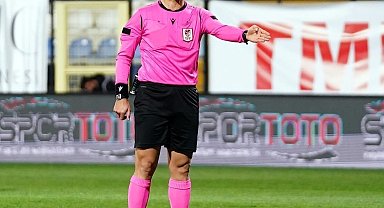 Sivasspor - Fenerbahçe maçında hakem Atilla Karaoğlan düdük çalacak