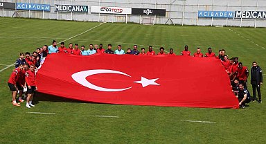 Sivasspor idmanda dev Türk bayrağı açtı