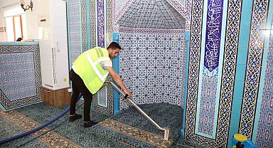 Talas'ta cami halıları pırıl pırıl