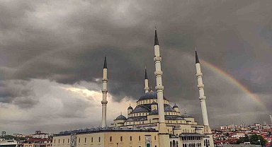 Ankara'da gökkuşağı kartpostallık görüntüler oluşturdu