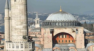 Ayasofya ve Sultanahmet Camii'lerinde karşılıklı ezan okuma geleneği