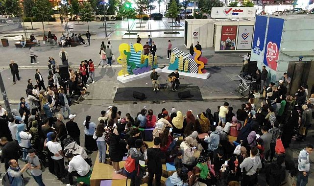 Bağcılar Kitap Fuarı karnaval havasında yaşanıyor