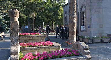 Başkan Büyükkılıç, bayram namazı sonrası vatandaşla buluştu