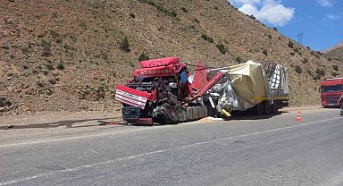 Bingöl'de zincirleme tır kazası:3 yaralı