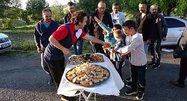 Bu köyde yarım asırdır toplu bayramlaşma geleneği sürdürülüyor