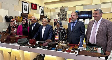 Büyükkılıç, Kadın Kooperatifleri Fuarını ziyaret etti, eşine çanta aldı