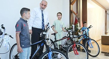 Canik Belediyesi'nden öğrencilere karne hediyesi