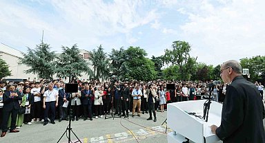 Cumhurbaşkanı Erdoğan: "Öğretmenlik mesleğinin itibarını artıracak, öğretmenlerimizin kariyerini geliştirecek projelerimizi yakında kamuoyuyla paylaşacağız"