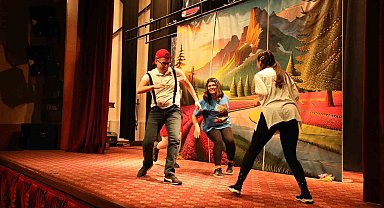 Develi'de çocukların karne hediyesi 'Körebe' oyununa yoğun ilgi