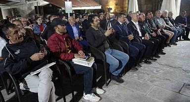 En kısa gecede 752 yıllık medresede şiir dinletisi