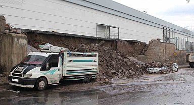 Ertekin'den geçmiş olsun mesajı: "Olumsuz hava şartlarından etkilenen Kayserili hemşehrilerimize geçmiş olsun"