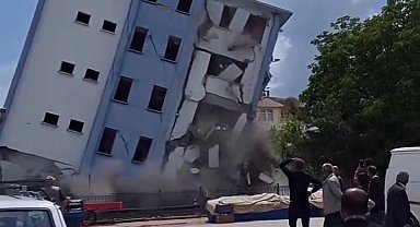 Eski Zile Emniyet Müdürlüğü binasının yıkımı akıllara depremi getirdi