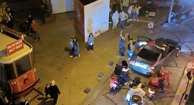 Galata'da "pes" dedirten görüntüler: Ortalığı dumana boğup askeri havaya fırlattılar