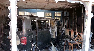 Galeride yangın: 6 araçta maddi hasar var